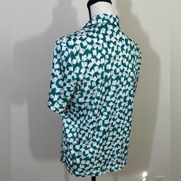 Vicki. Wayne’s sz 10 silky feel blouse. White with a small green print - Picture 6 of 9